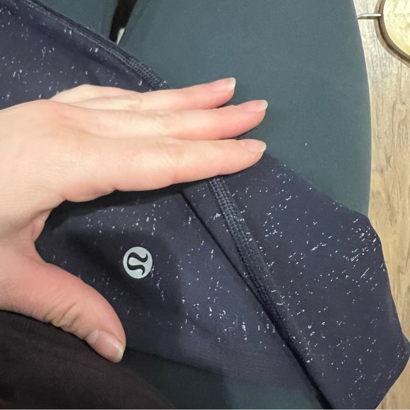 Lululemon Free To Flow 7/8 Tight Seamless Legging - Picture 9 of 9